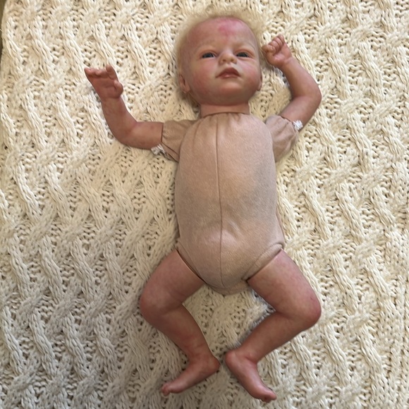 Limited edition preemie realborn doll “KISSABLE” by artist Marita Winters. - Picture 5 of 17